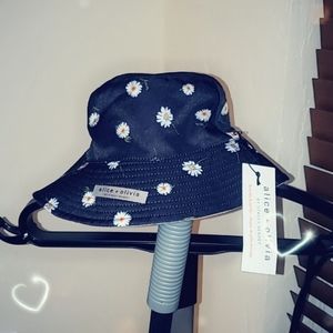 Alice + Olivia bucket hat